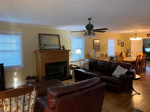1607 Longwood Dr Photo 1