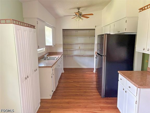 3rd image of 8168 Albatross Rd