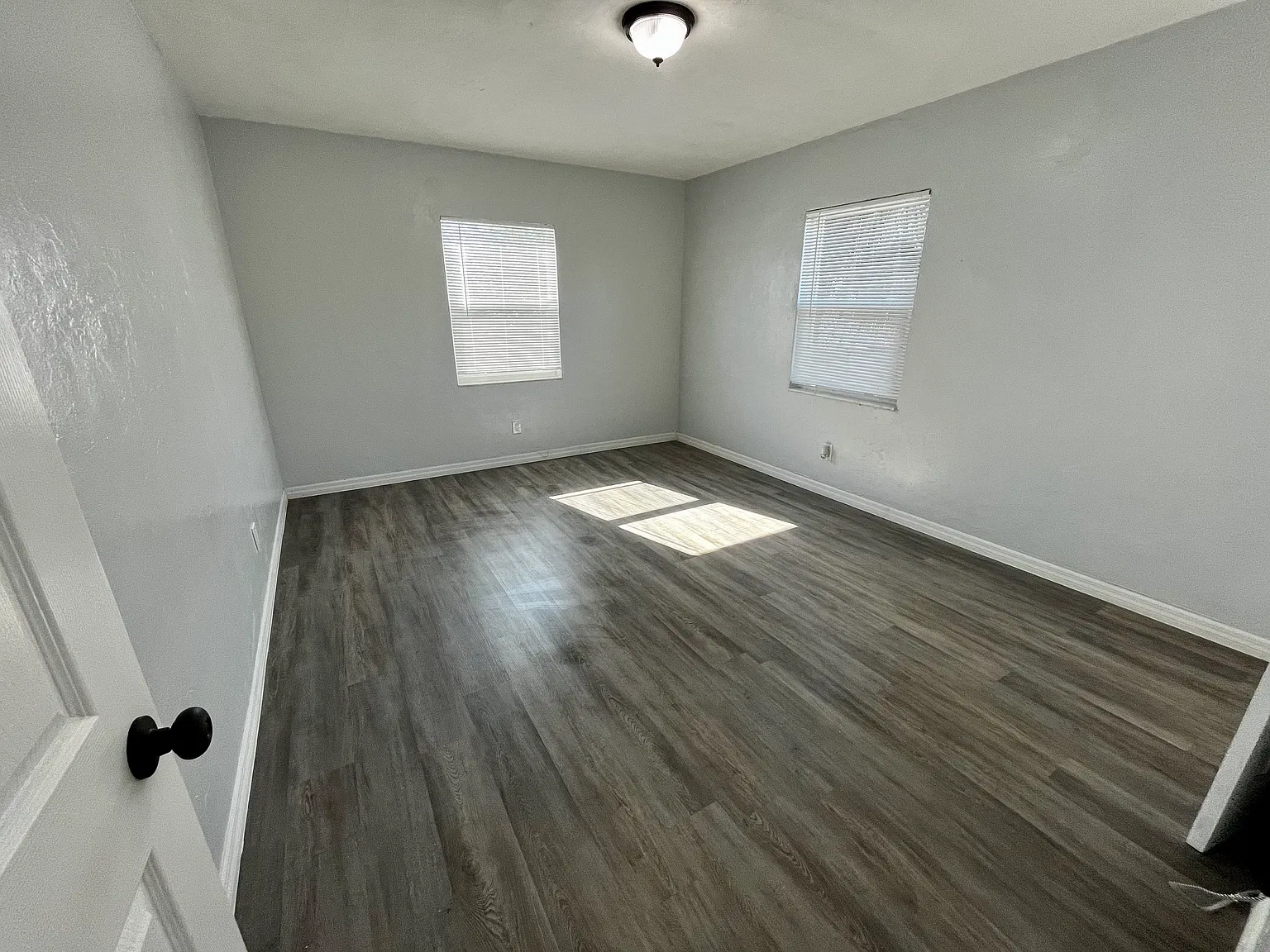 4 bed, 1100 sqft, $2,700 — Photo 4