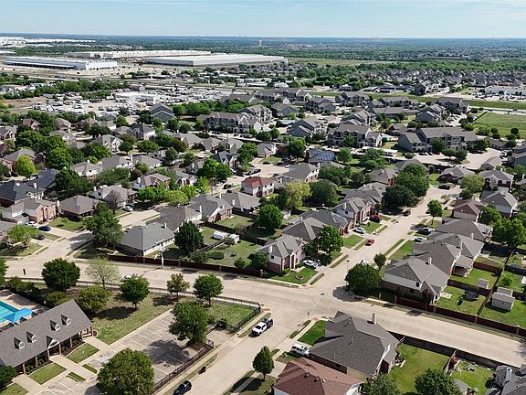 4th image of 421 Roundrock Ln