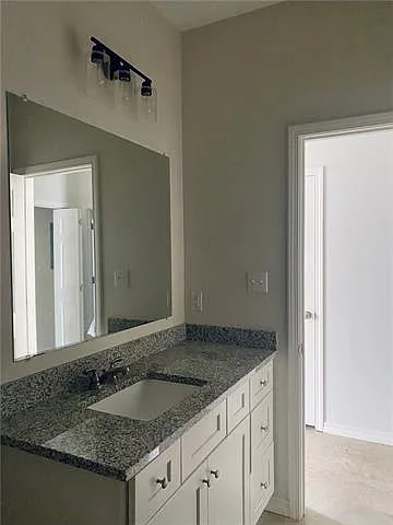 608 E Beech St #B — Photo 11