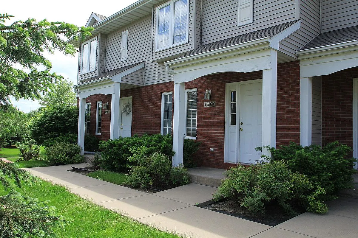 2 bed, 2.5 bath, 1525 sqft, $1,550 — Photo 1