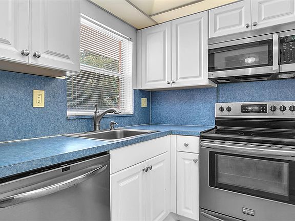 3rd image of 9641 Sunrise Lakes Boulevard #212