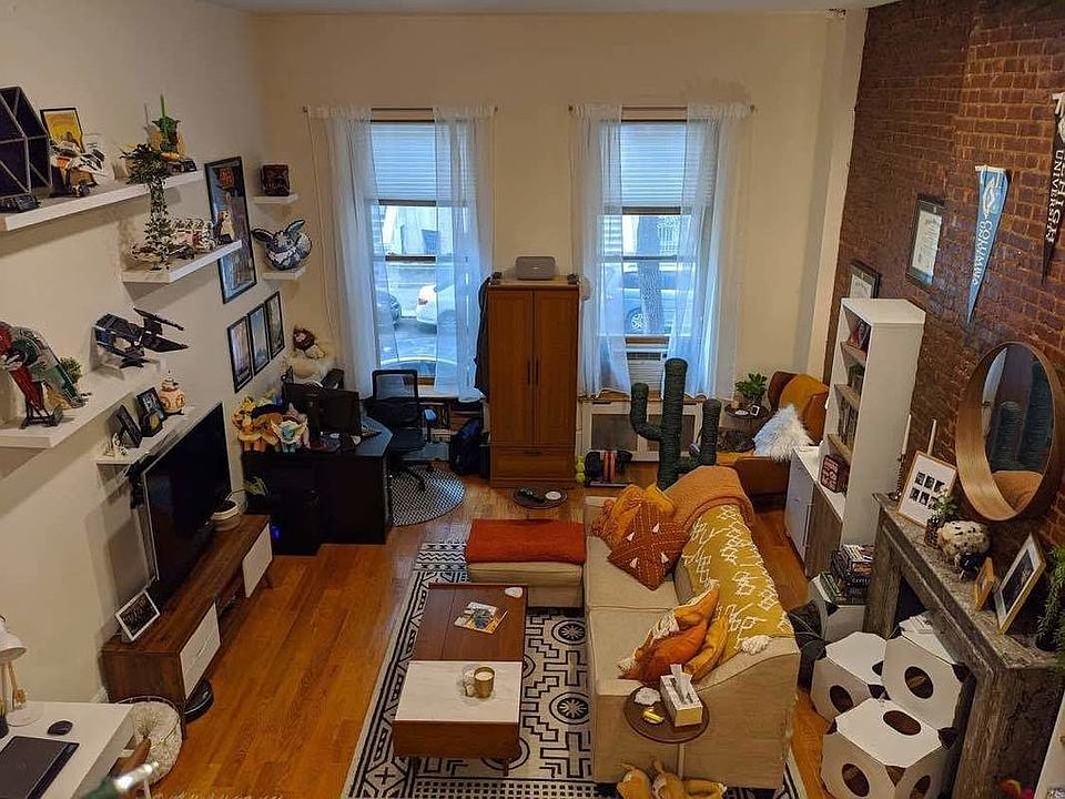 1st image of 24 W 76th St #1F