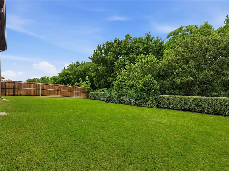 616 Lake Cove Dr — Photo 41