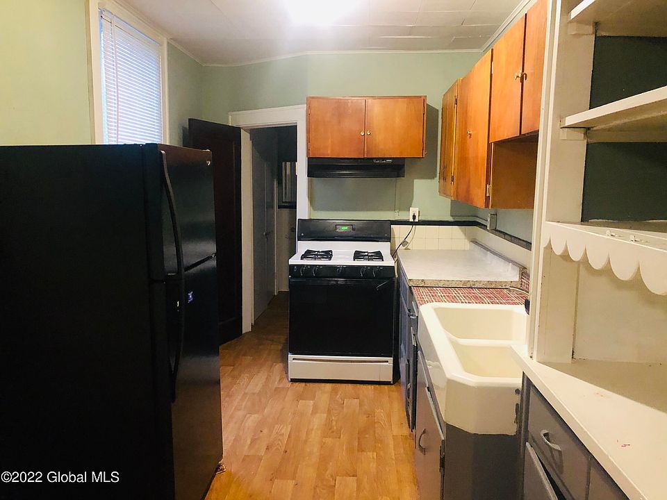 2nd image of 117 Bidwell Ave #3