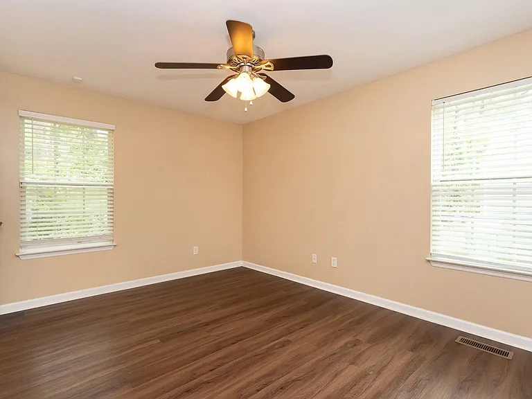 4705 Montview Dr — Photo 9