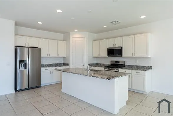 4 bed, 1948 sqft, $2,400 — Photo 4