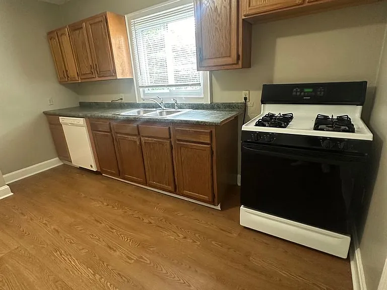649 Golfview Dr — Photo 8
