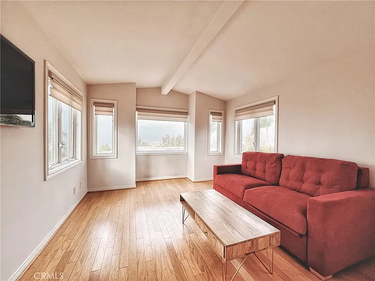 289 S Owens Dr — Photo 17
