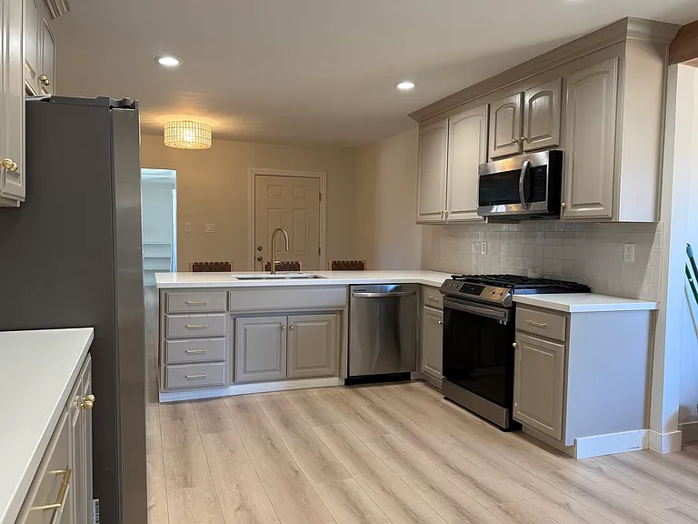 8 Panoramic Ave #A — Photo 4
