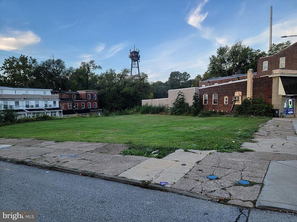 1st image of 834 Main St