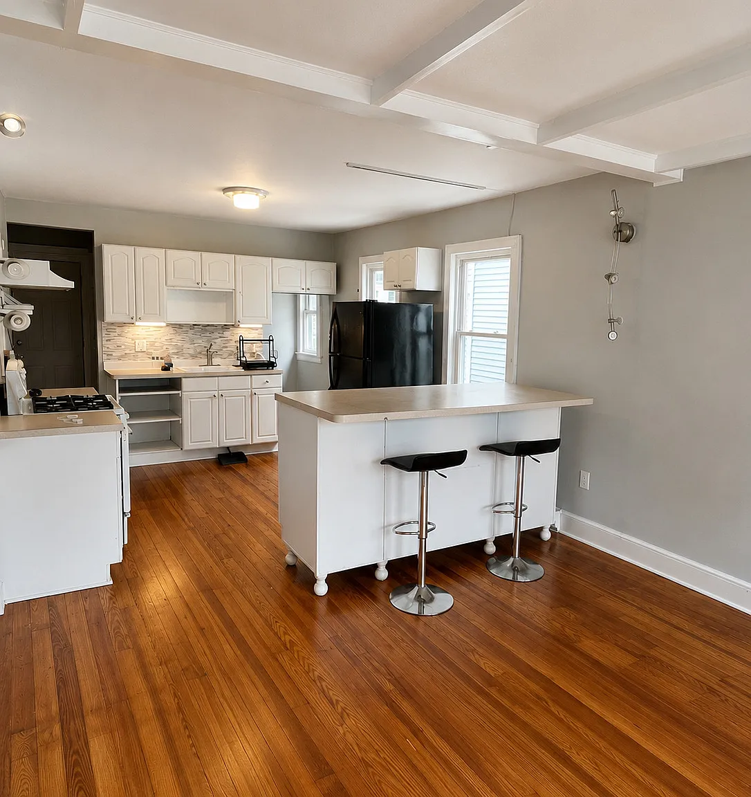 3 bed, 2.0 bath, 2044 sqft, $2,500 — Photo 3