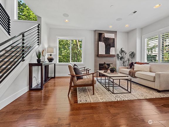 3rd image of 851 NE 206th Avenue
