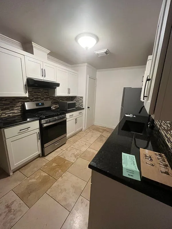 4 bed, 2.0 bath, 1770 sqft, $2,500 — Photo 4