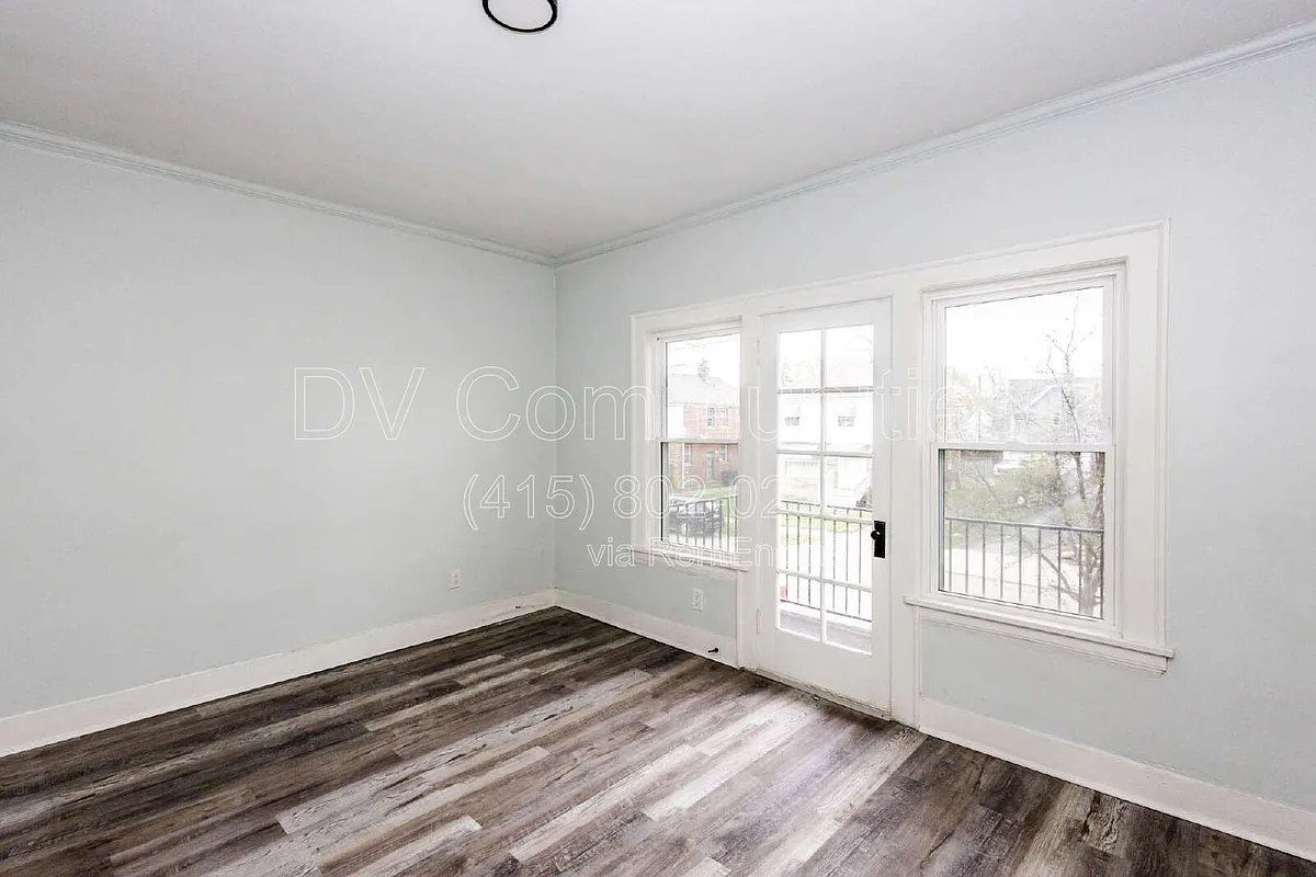 Building Photo - 3300 E 149th St #5