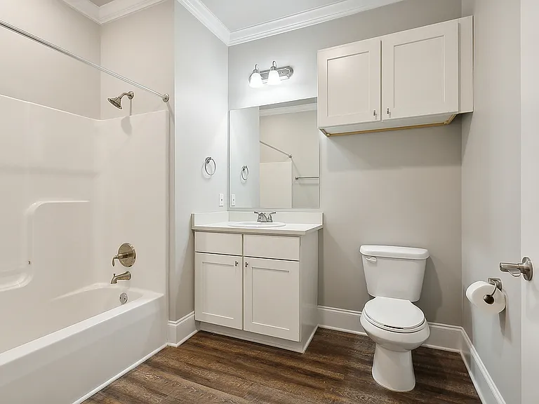 Lakeshore Condominium — Photo 9