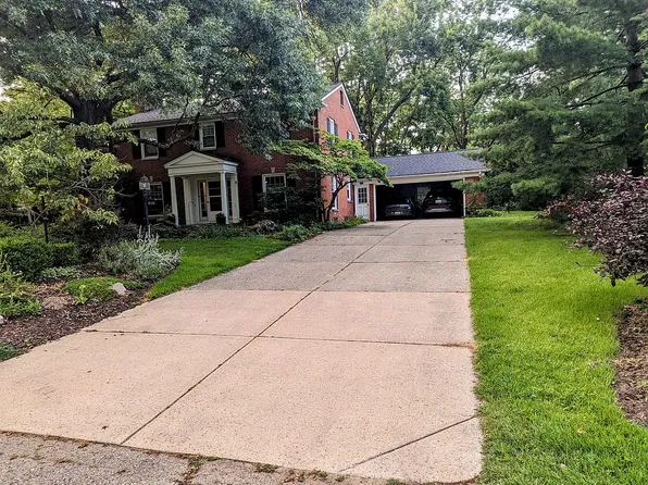 2115 Romence Dr NE, Grand Rapids, MI 49503