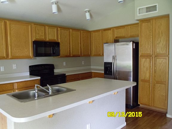 5th image of 2410 S Walnut Dr