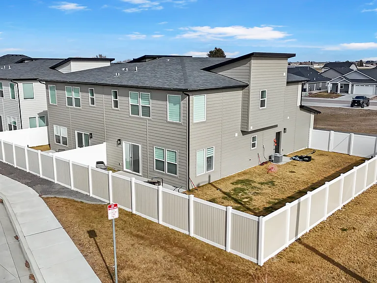 632 Cheri Ct — Photo 4