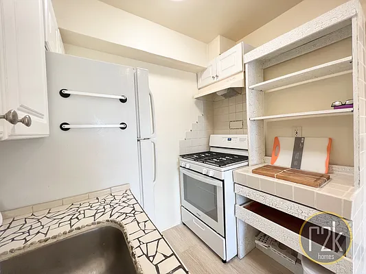 Rented by Realty 2000 Corp | media 14