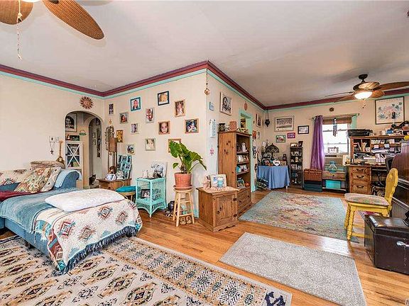 4th image of 153 Lindell Blvd