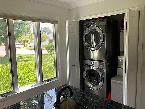 3rd image of 54 Belmont Cir