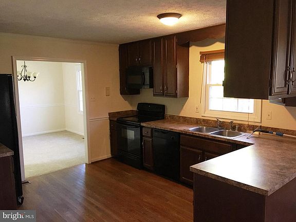 2nd image of 6290 Highmeadow Pl