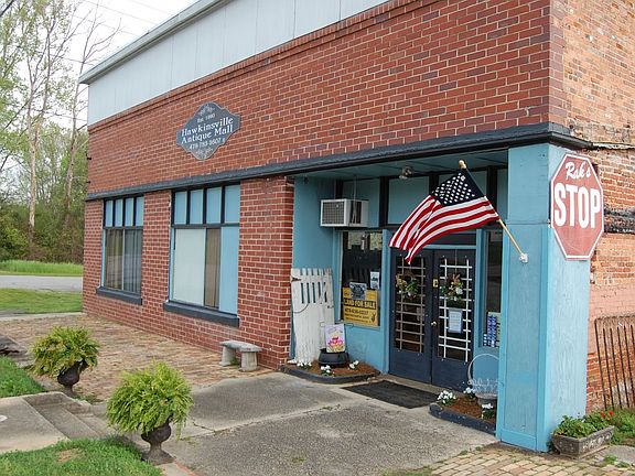 4th image of 76 N Lumpkin St