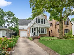 727 Hunter Rd, Glenview, IL 60025