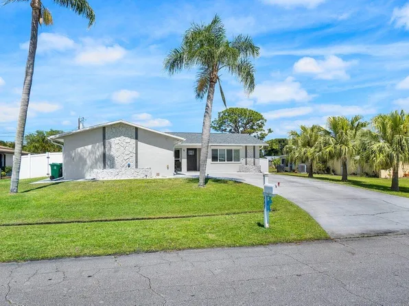 449 SE Seabreeze Lane, Port St Lucie, FL 34983