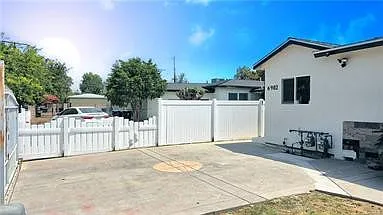 6902 Oso Ave — Photo 4