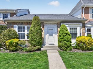 215 Summit Way, Syosset, NY 11791
