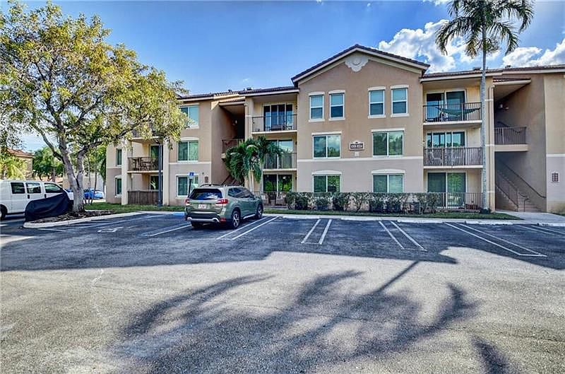 1st image of 1003 Villa Ln #1003