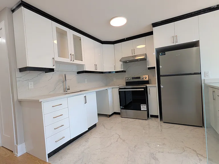 2099 Dufferin St #2 — Photo 20