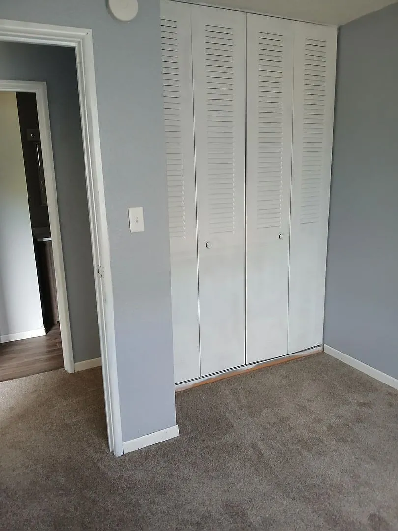 Lincoln Estates — Photo 2