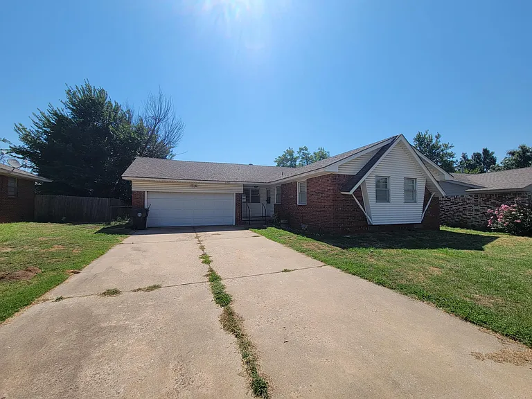 2300 N College Ave — Photo 2