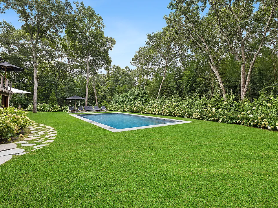 44 Milina Dr