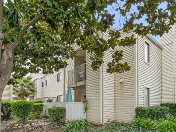 700 McCoy Ct APT 32, Lodi, CA 95240