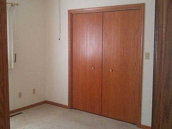 3rd image of 514 W Oak St