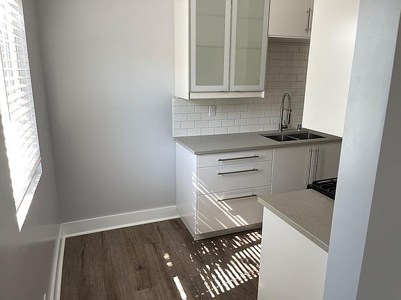 5th image of 112 W Cerritos Ave #112A