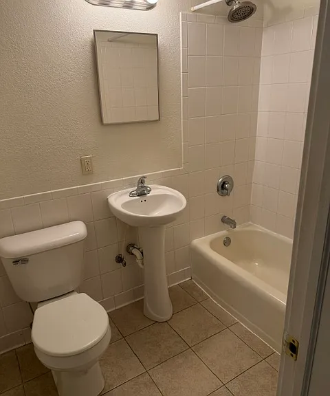 1515 N Farwell Ave — Photo 5