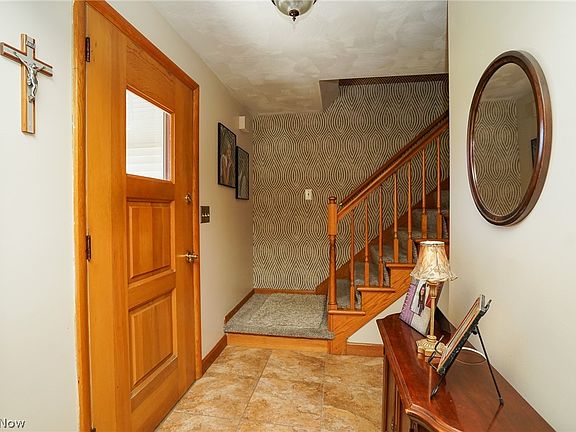 4th image of 670 Mapleridge Dr