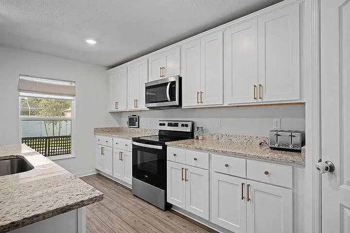 414 SW Dahled Ave — Photo 8