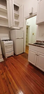 Rented by Manhattan Best Realty, Inc. | media 4