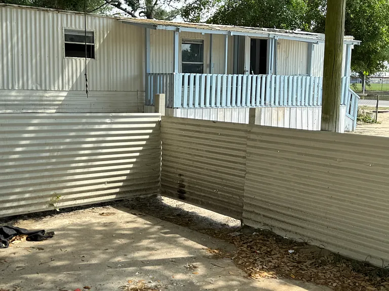 800 Denton Blvd NW #4 — Photo 1