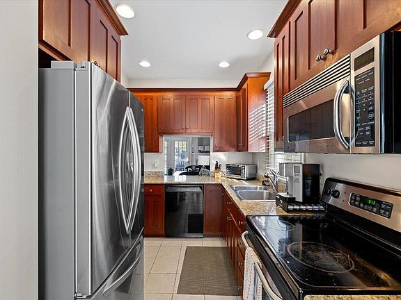 5th image of 208 Heights Ln #208