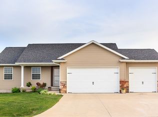 4577 Meadow Creek Dr, Palo, IA 52324