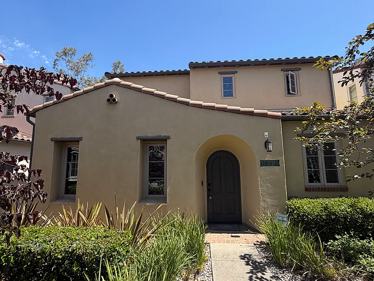 1321 Dahlia Loop — Photo 1
