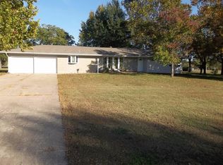 416 Hillside Dr, Chanute, KS 66720